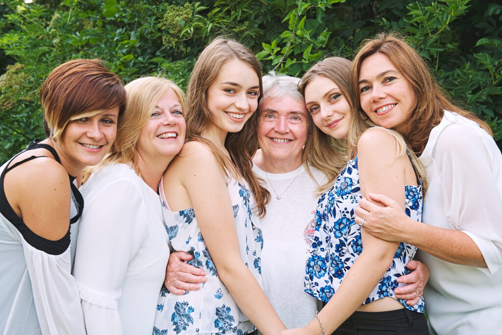 Large family photo shoot all girls