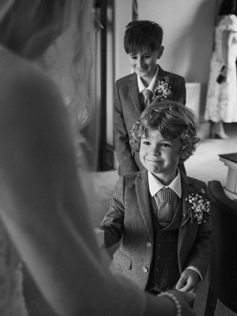 brides first look with her sons