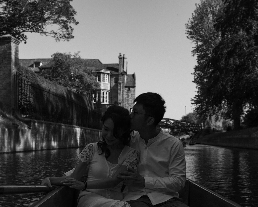 Couple shoot in Cambridge on the river.